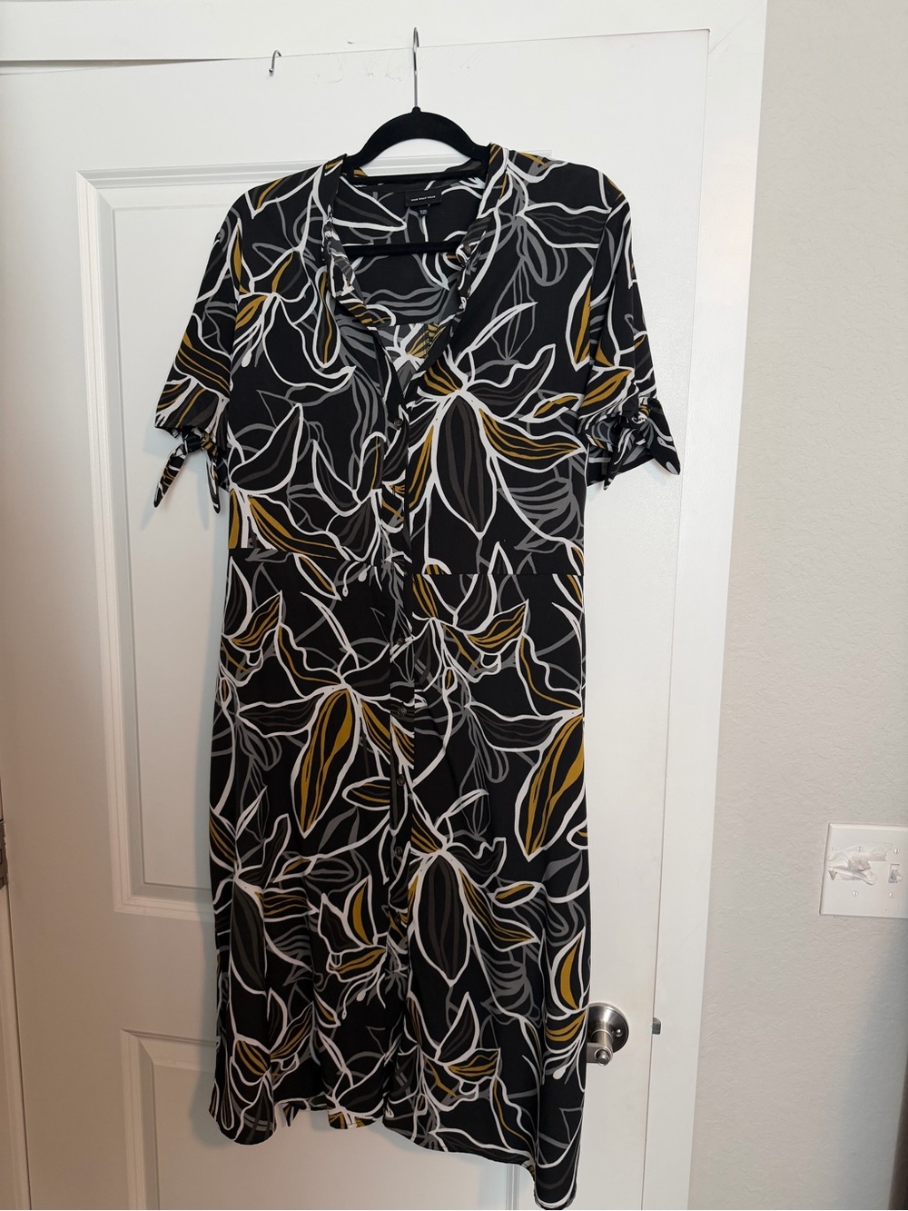 Who What Wear Black Floral-Leaf Midi Dress with Mustard Accents